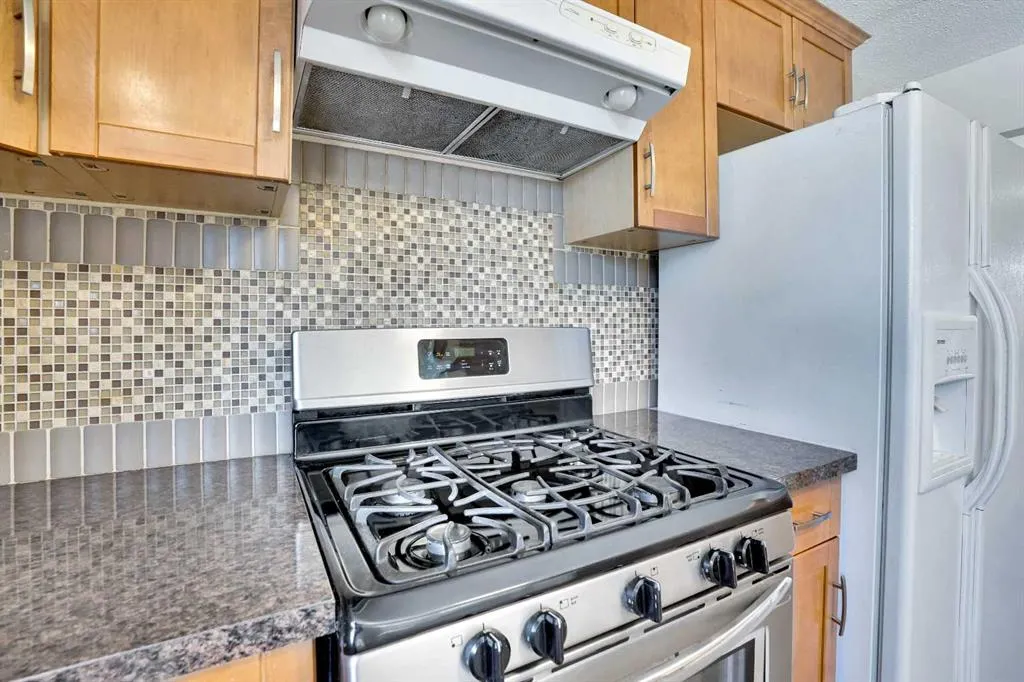 524 Whitehorn Way NE