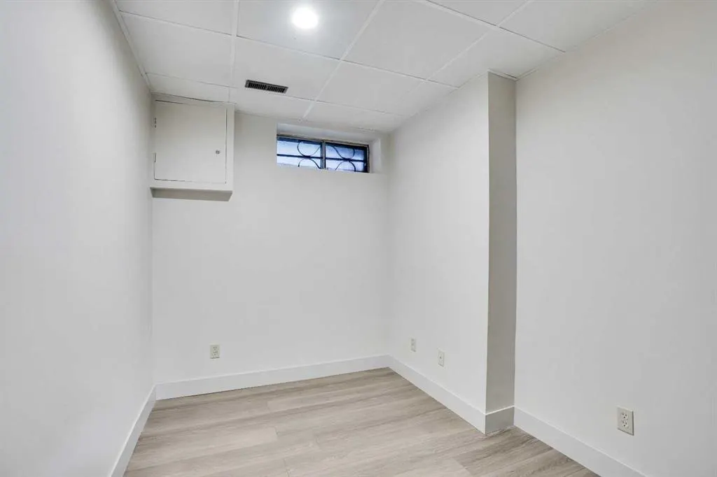 524 Whitehorn Way NE