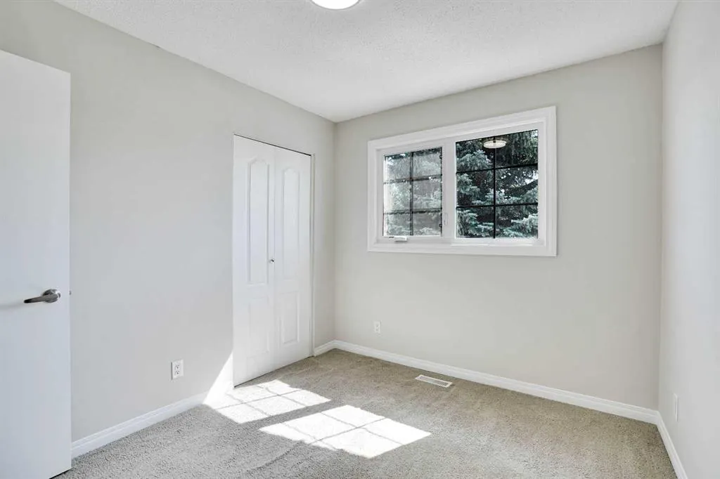 524 Whitehorn Way NE