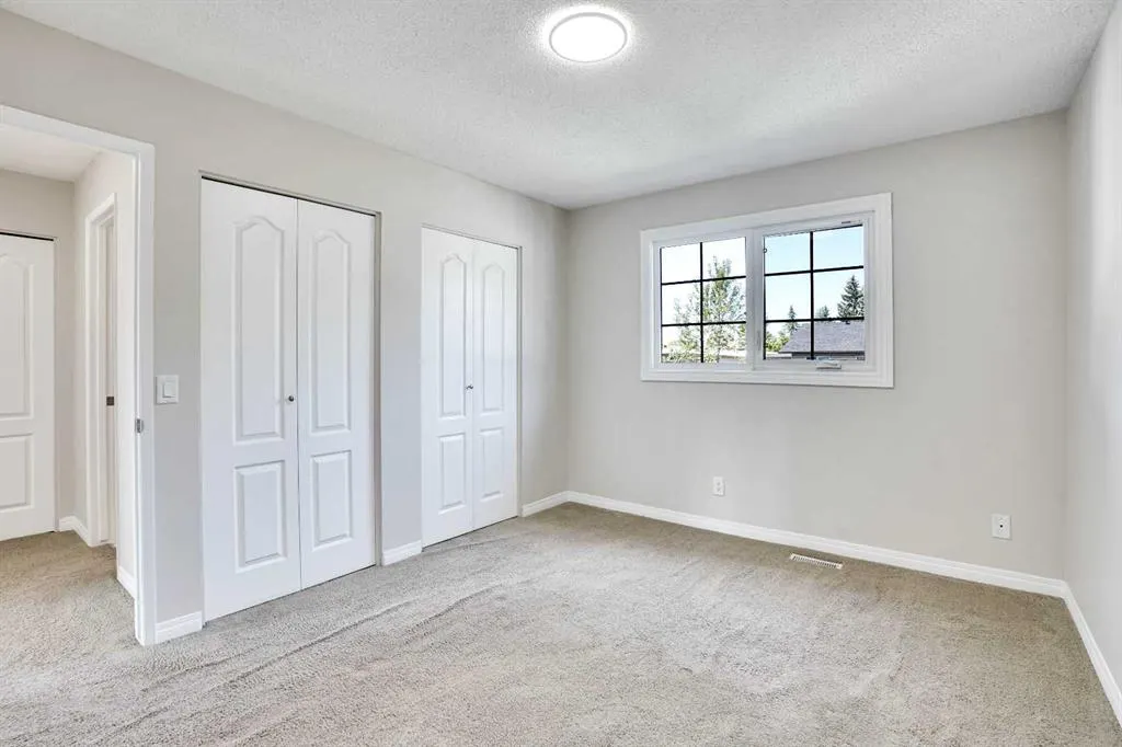 524 Whitehorn Way NE