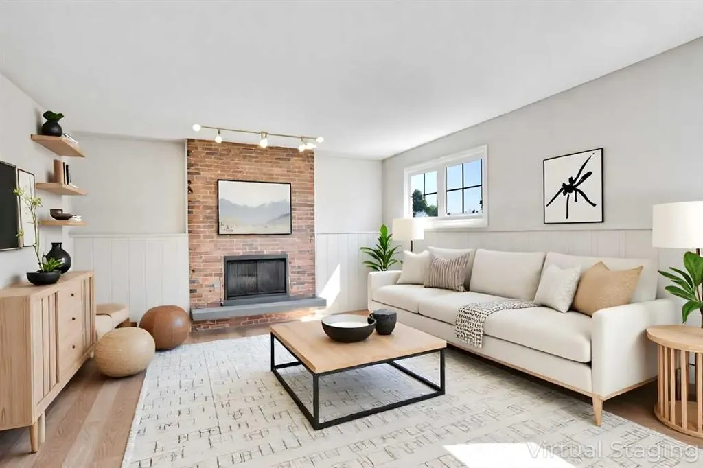 524 Whitehorn Way NE