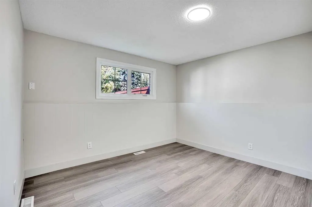 524 Whitehorn Way NE