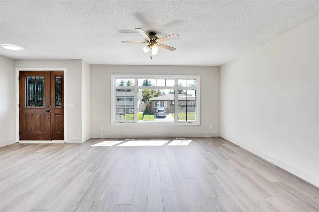 524 Whitehorn Way NE