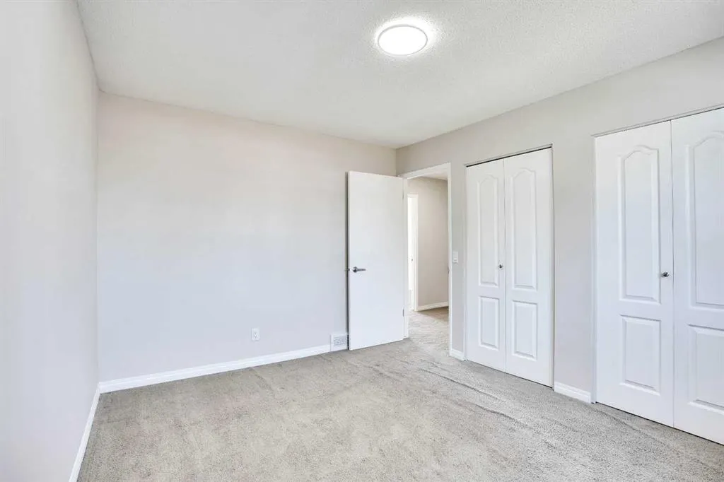 524 Whitehorn Way NE