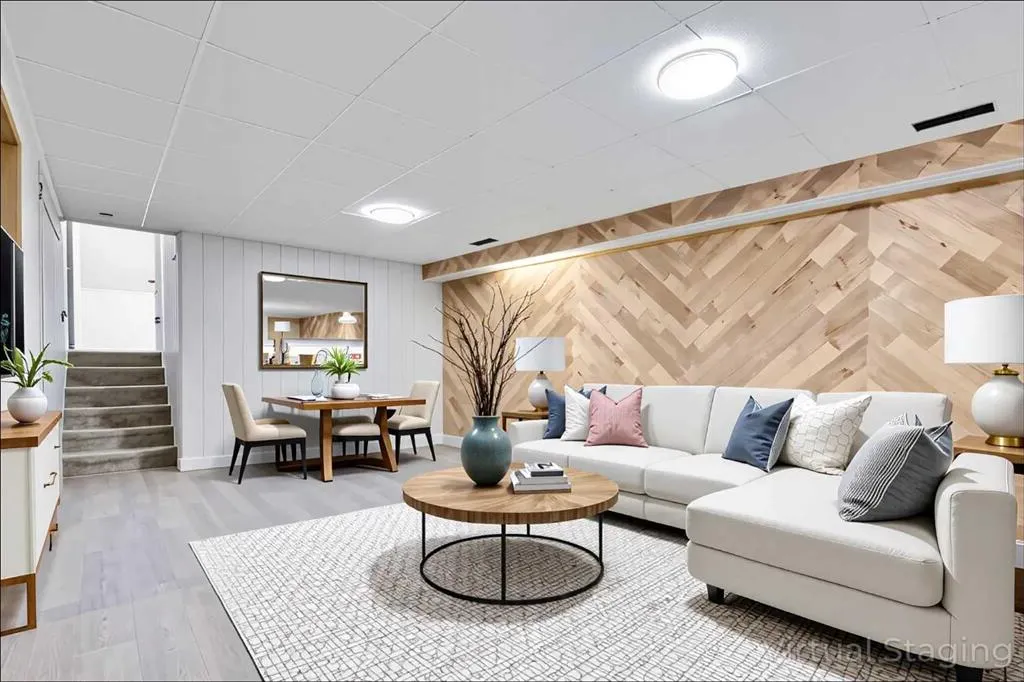 524 Whitehorn Way NE