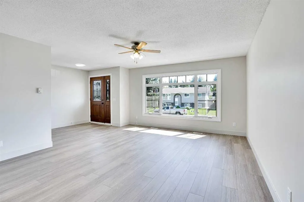 524 Whitehorn Way NE