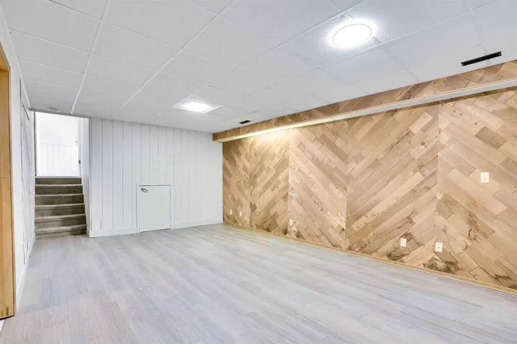 524 Whitehorn Way NE