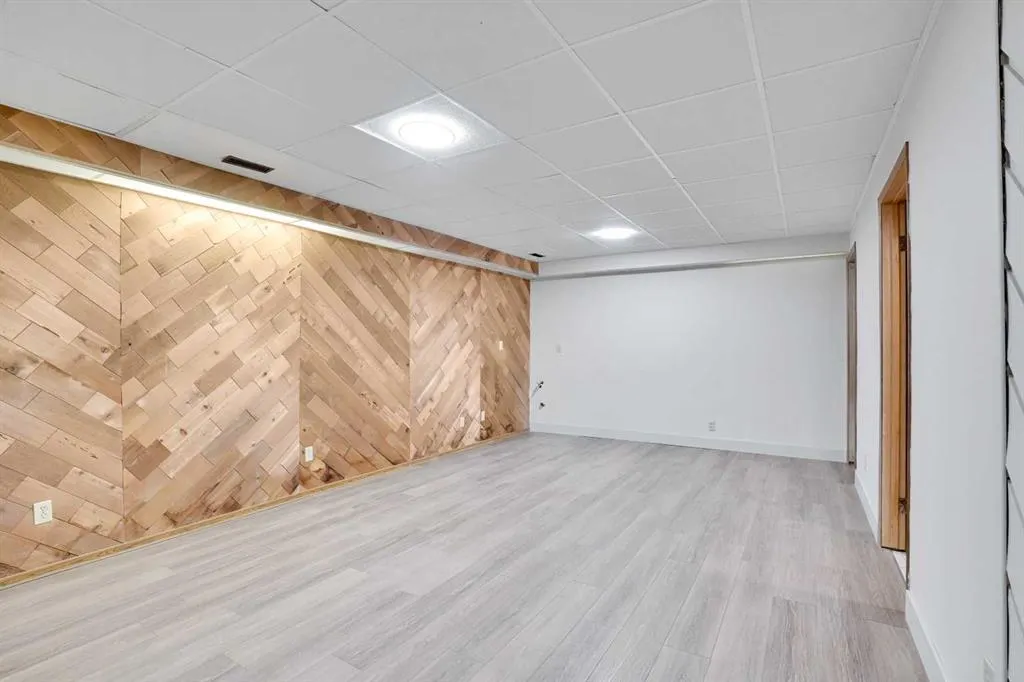 524 Whitehorn Way NE