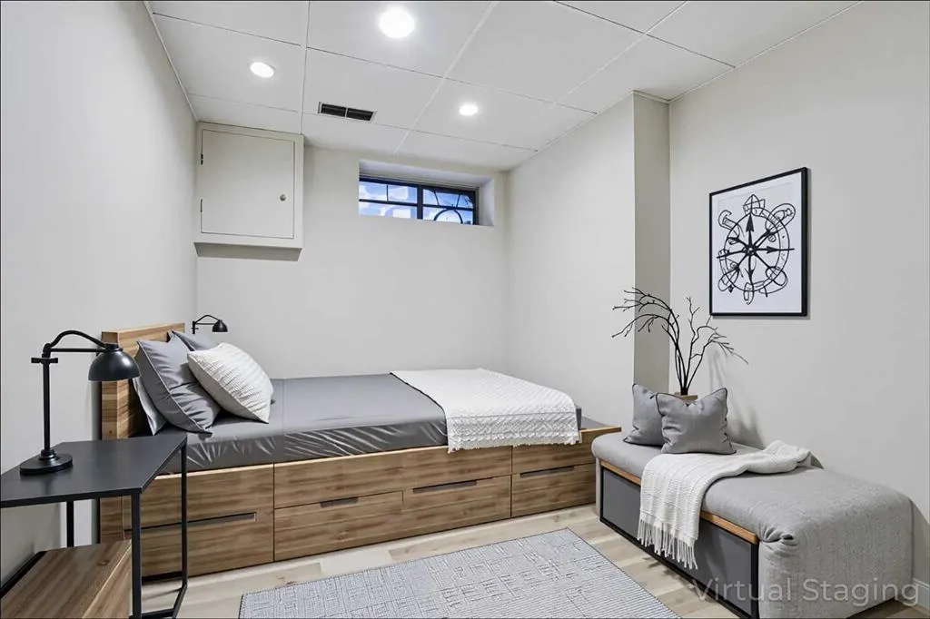 524 Whitehorn Way NE