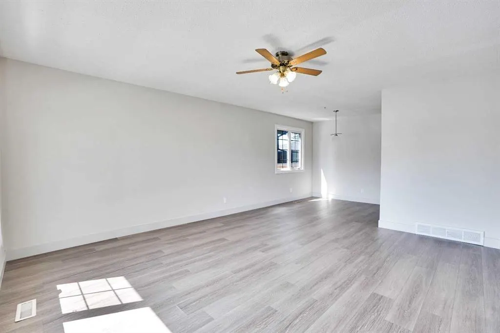 524 Whitehorn Way NE