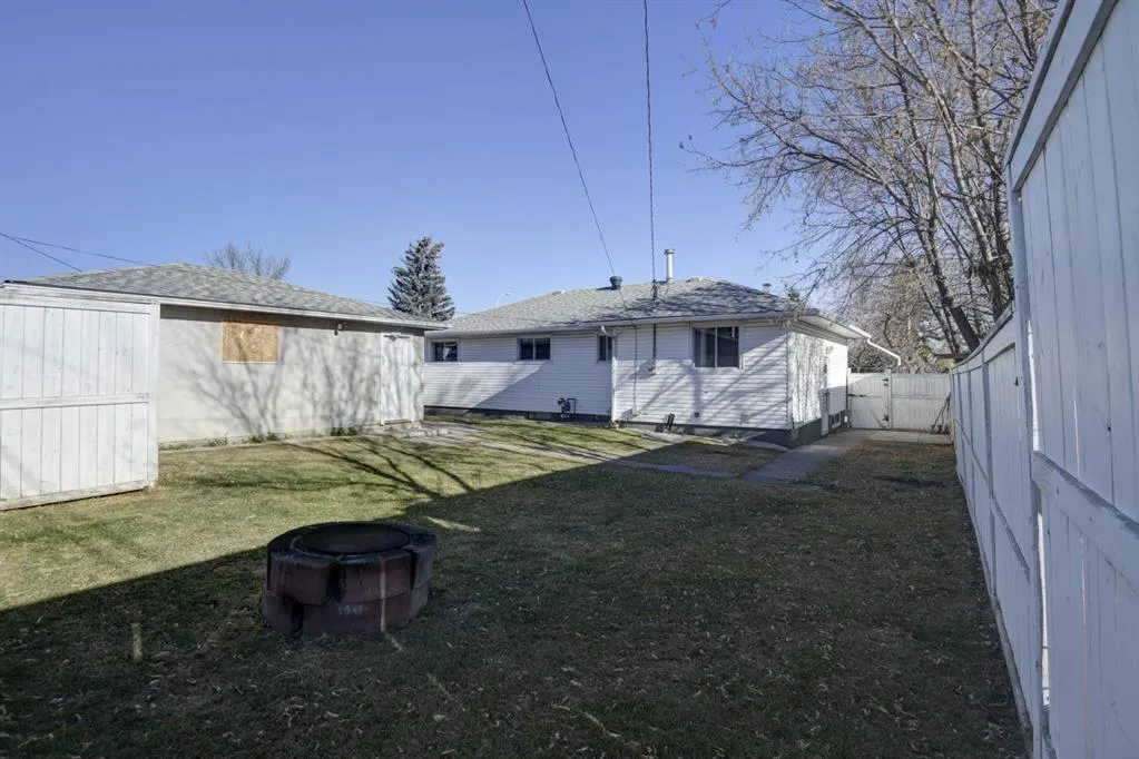 6011 Centre Street NW