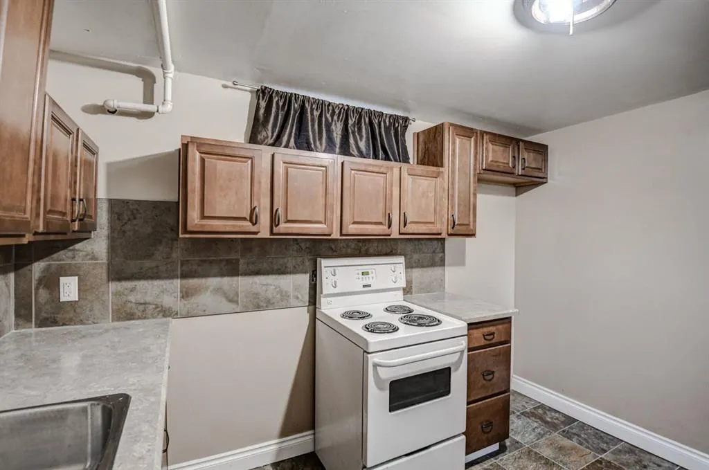 6011 Centre Street NW