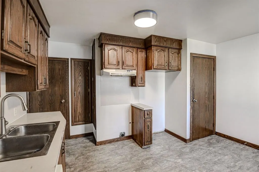 6011 Centre Street NW