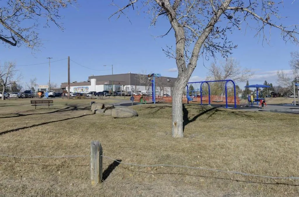 6011 Centre Street NW