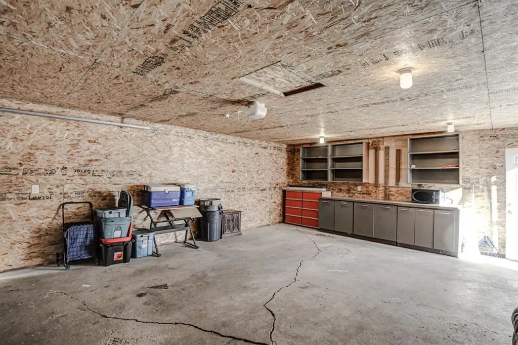 6011 Centre Street NW