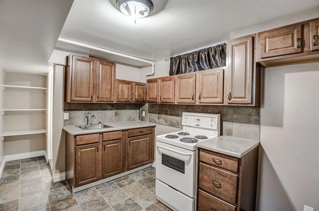 6011 Centre Street NW