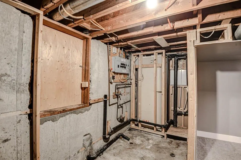 6011 Centre Street NW