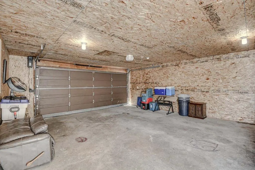 6011 Centre Street NW