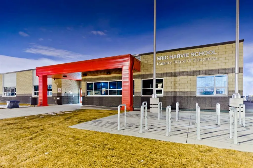 50 Tuscany Valley Rise NW