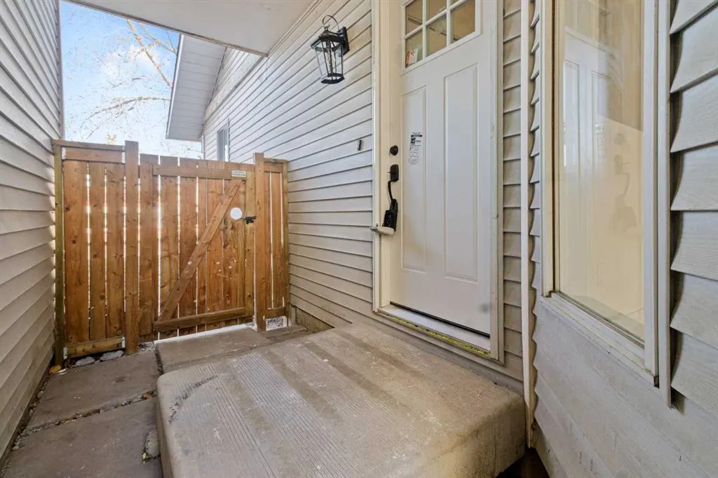 6632 Temple Drive NE