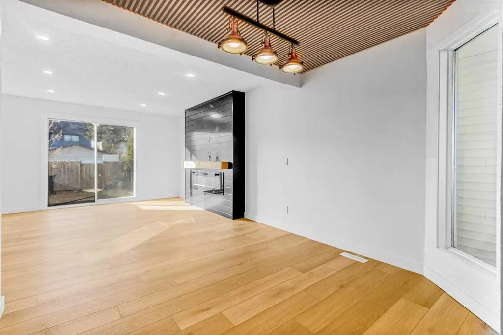 6632 Temple Drive NE