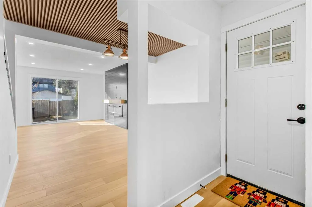 6632 Temple Drive NE