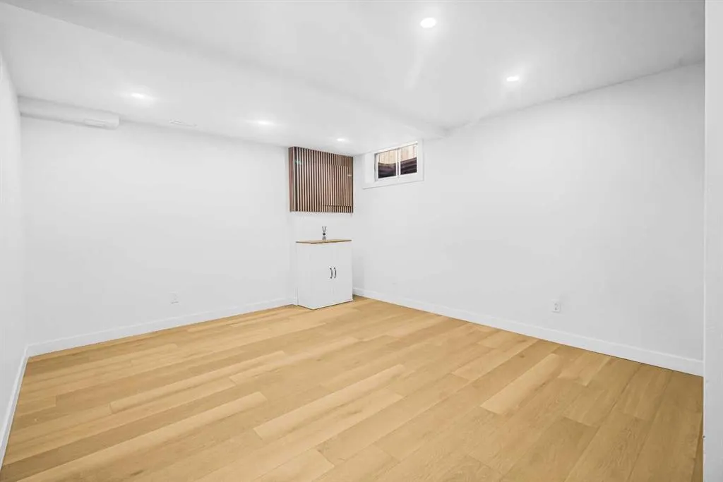 6632 Temple Drive NE