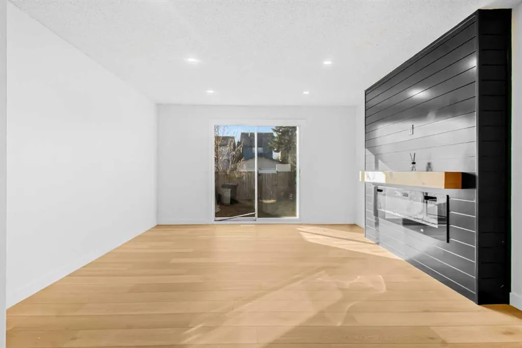 6632 Temple Drive NE