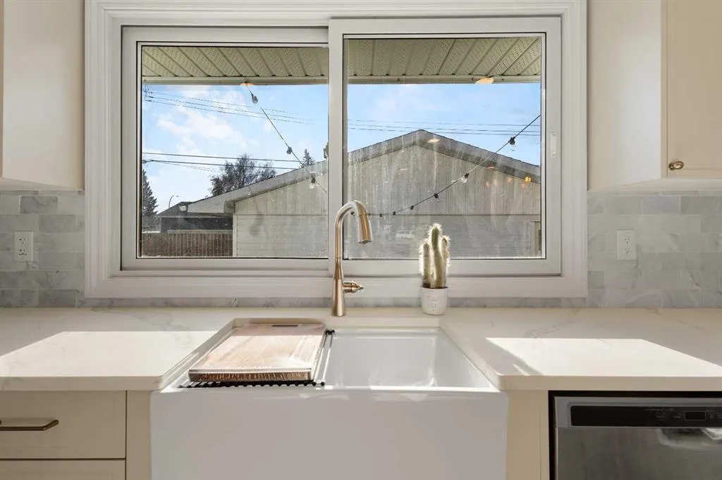 4812 Verona Drive NW