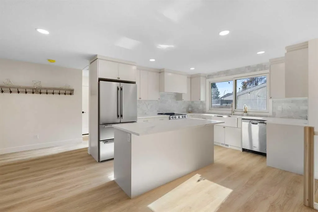 4812 Verona Drive NW