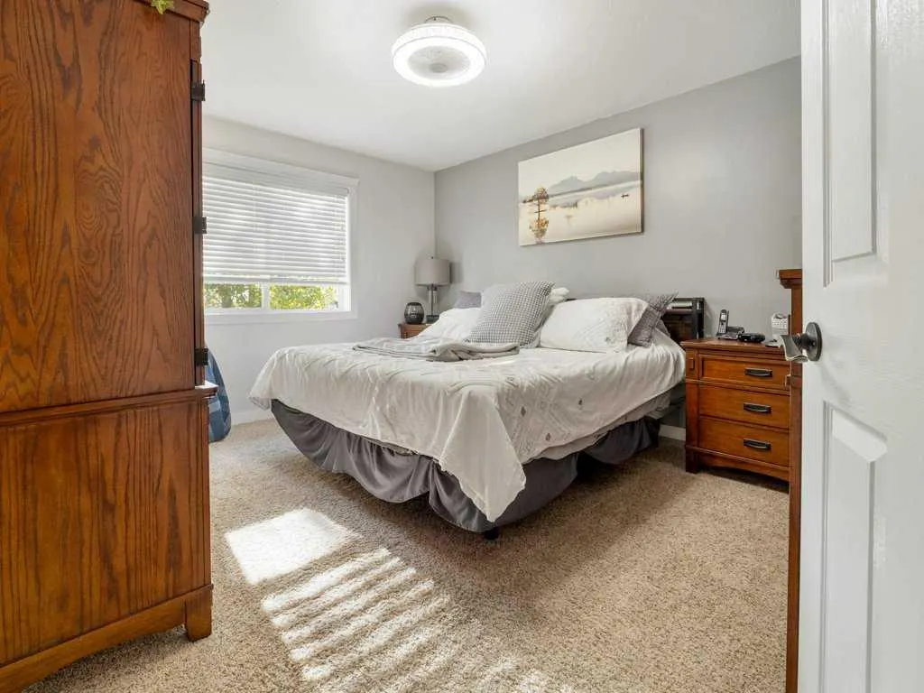 425 FAIRMOU Boulevard S