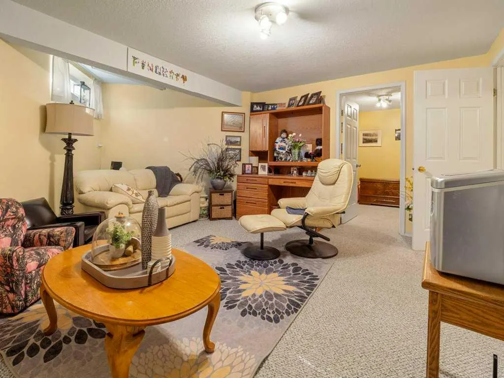 425 FAIRMOU Boulevard S