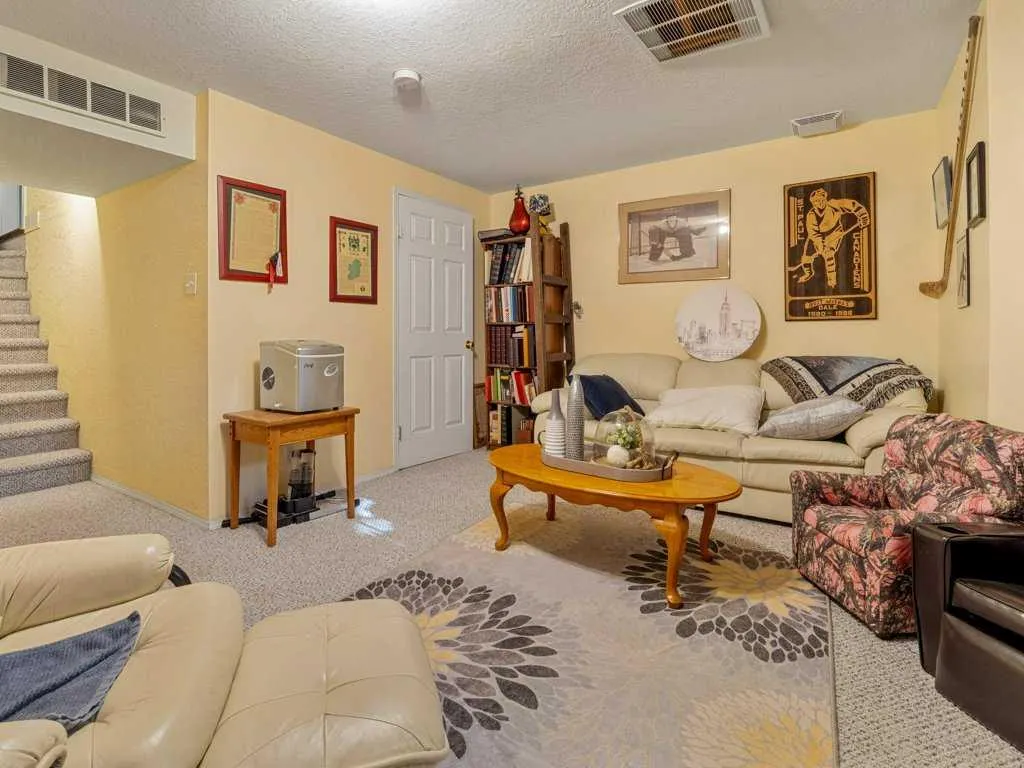 425 FAIRMOU Boulevard S