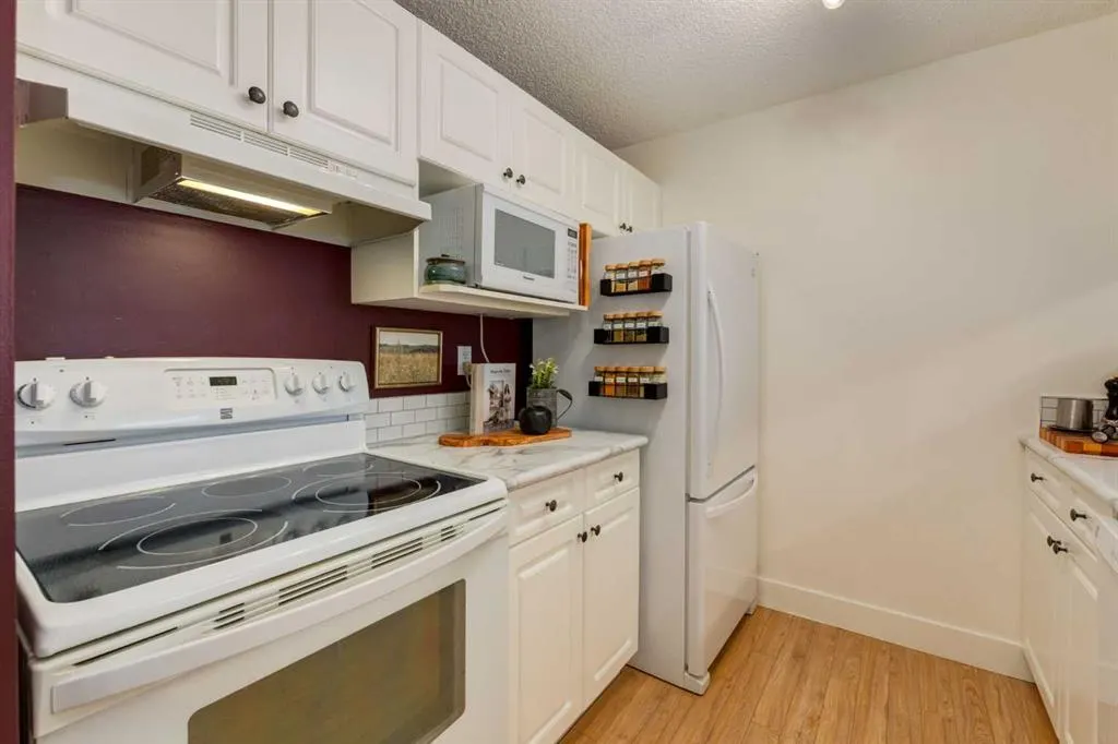 545 18 Avenue SW, #103