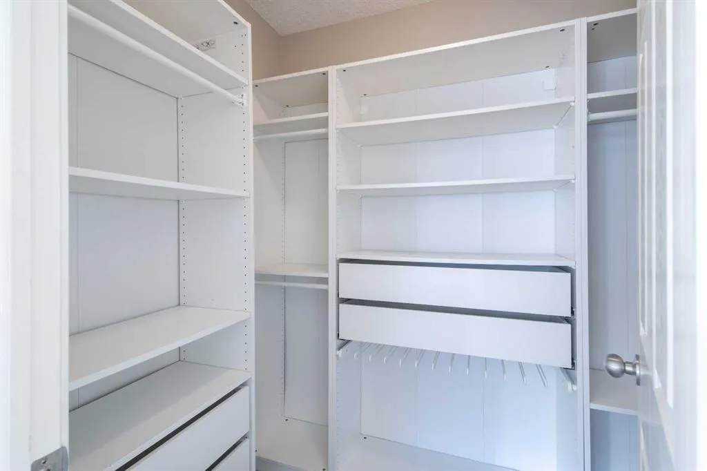 225 Bridlewood Lane SW