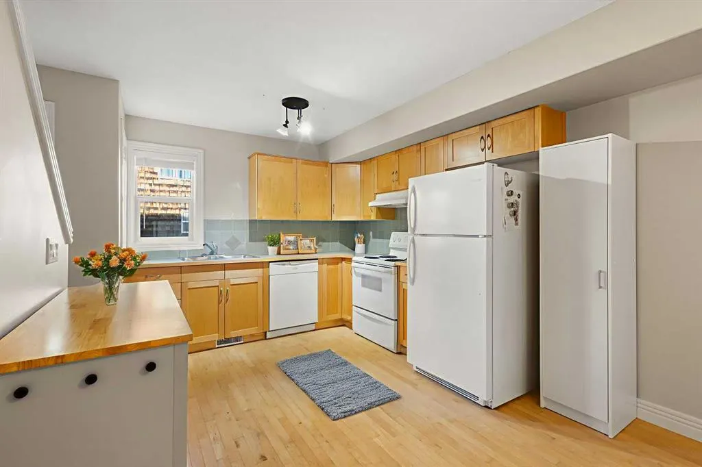 225 Bridlewood Lane SW