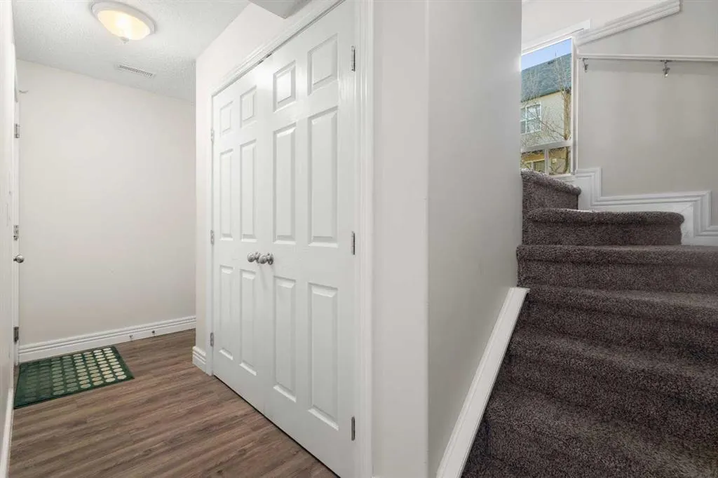 225 Bridlewood Lane SW