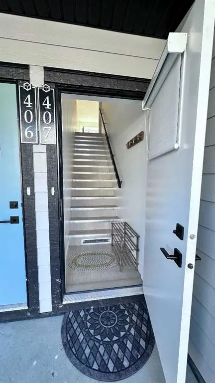 562 Seton Circle, #407