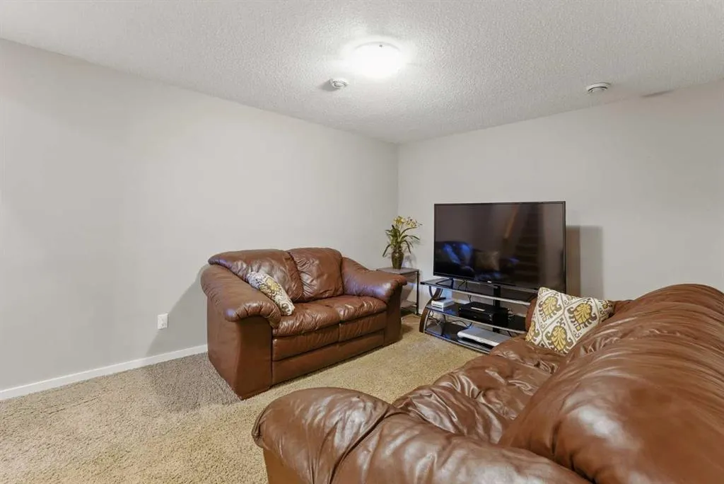 19 Sage Bank Road NW