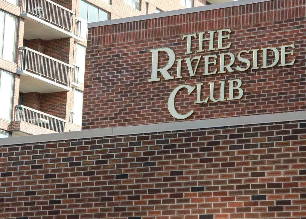 357 Point Mckay Gardens NW