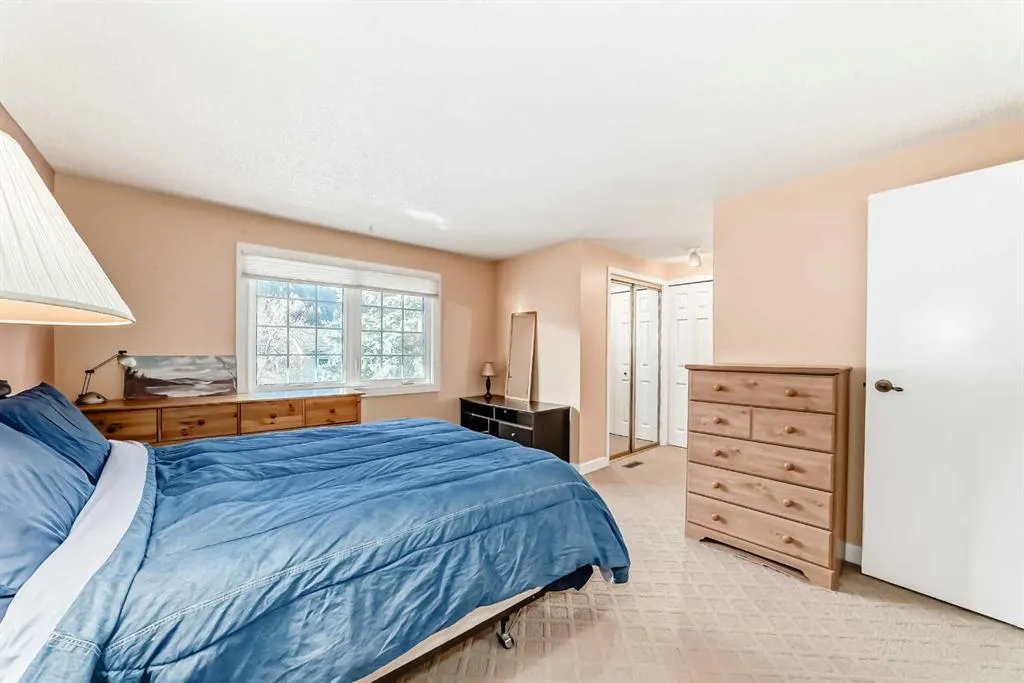 357 Point Mckay Gardens NW