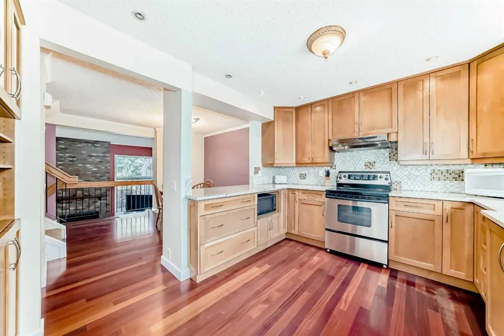 357 Point Mckay Gardens NW