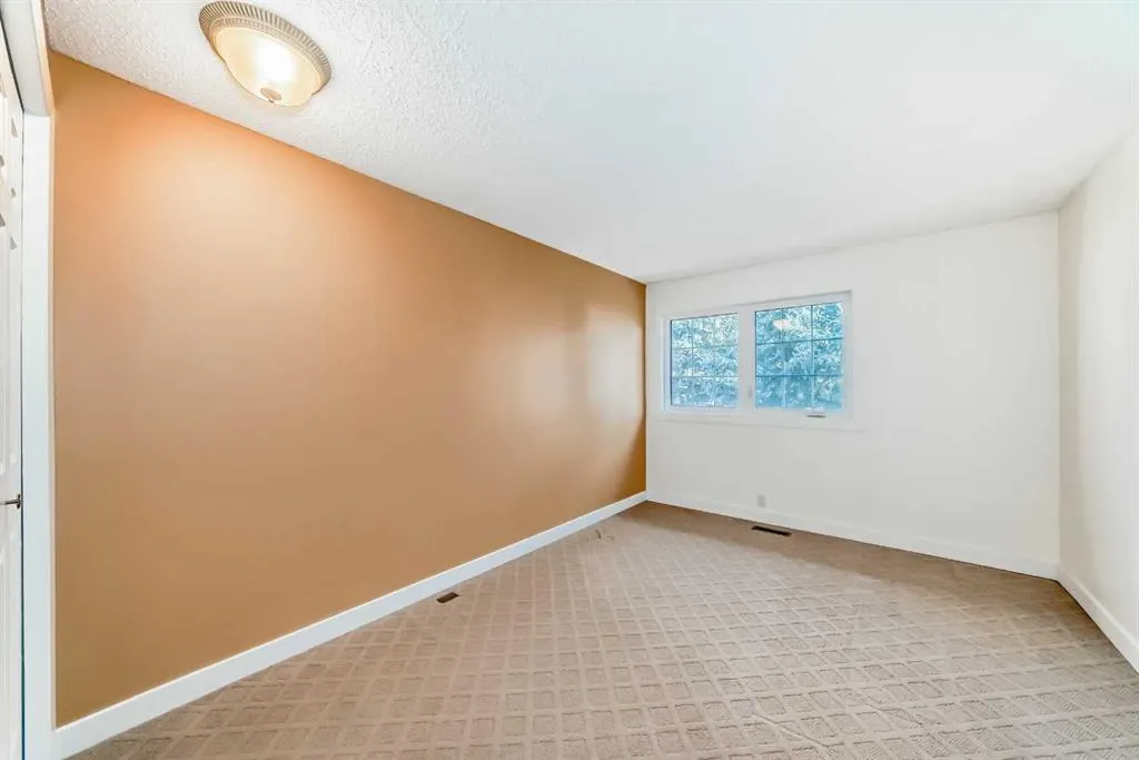 357 Point Mckay Gardens NW