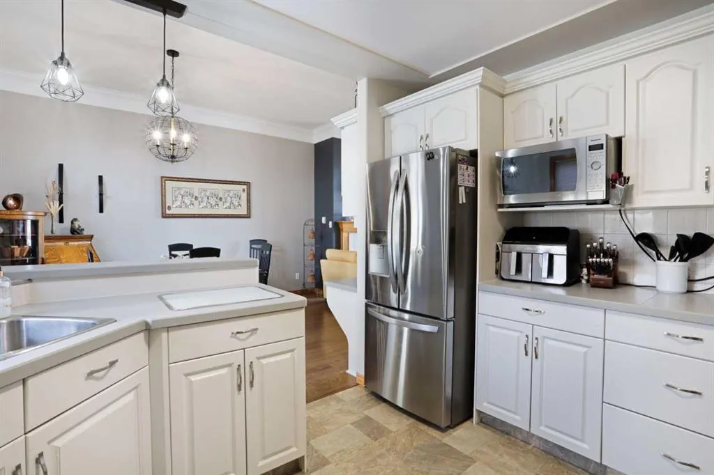 731 Parkland Drive E