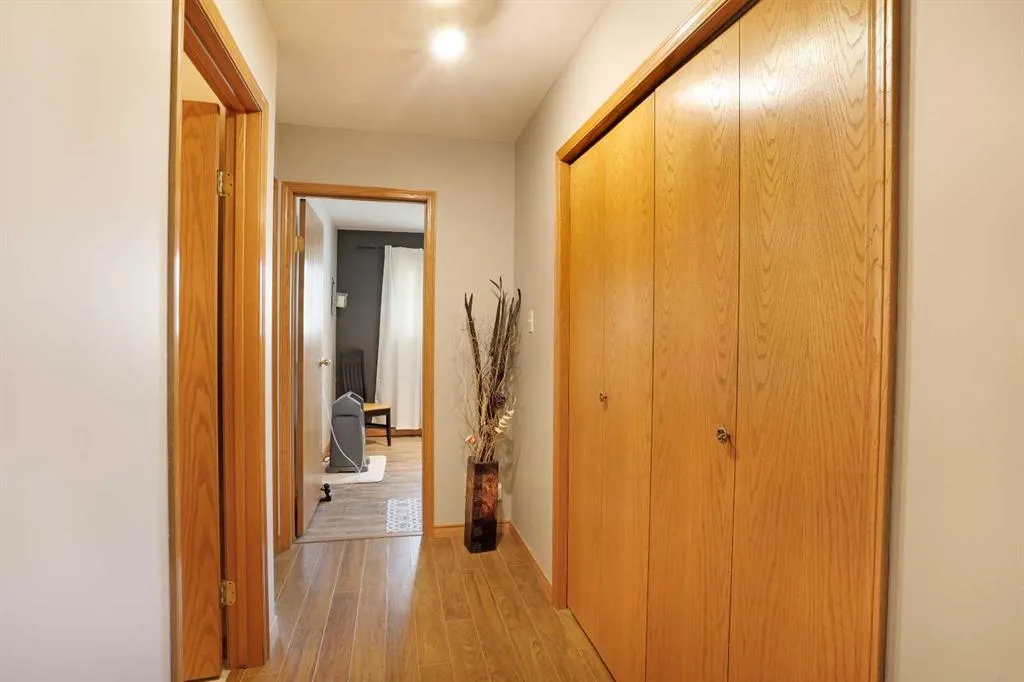 731 Parkland Drive E