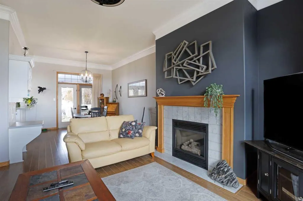 731 Parkland Drive E