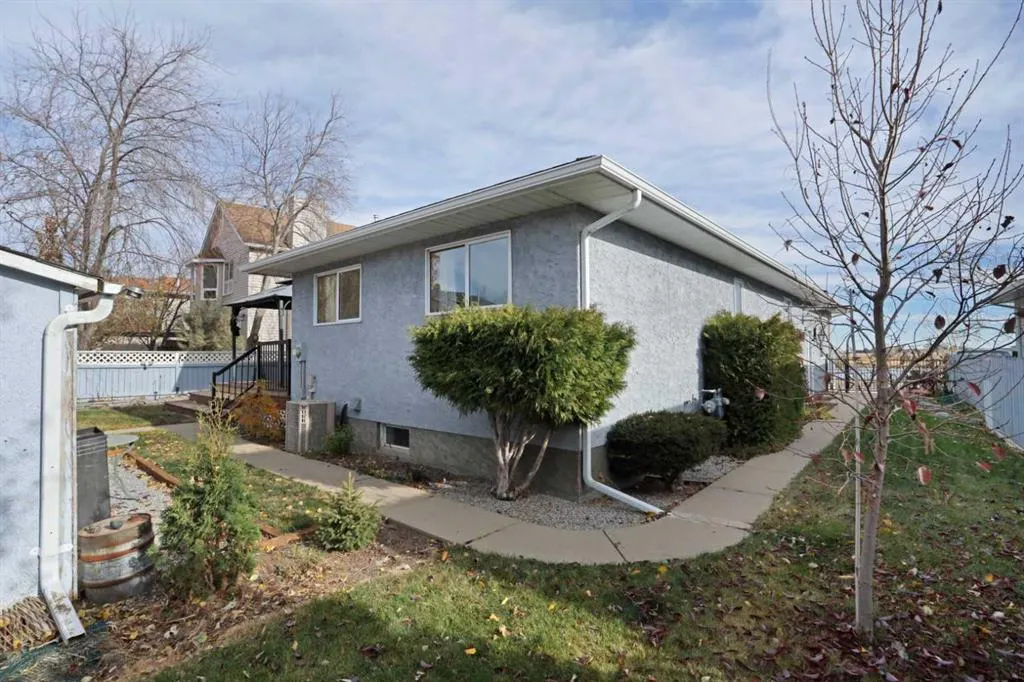 731 Parkland Drive E