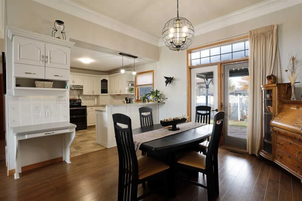 731 Parkland Drive E