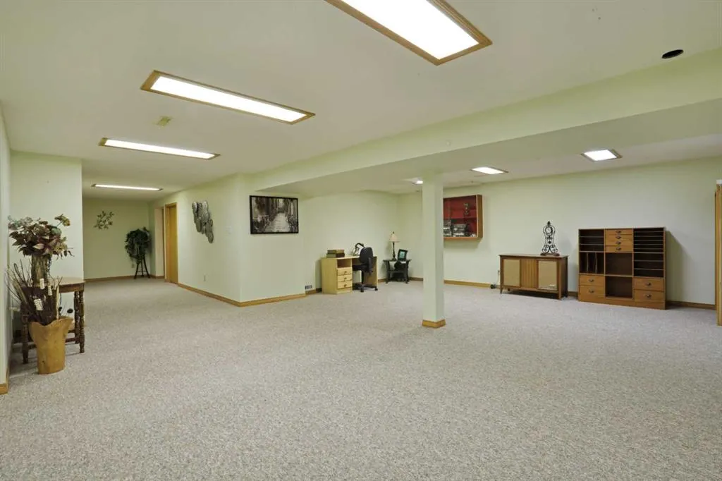 731 Parkland Drive E