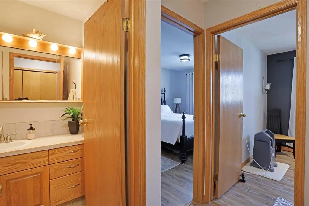 731 Parkland Drive E